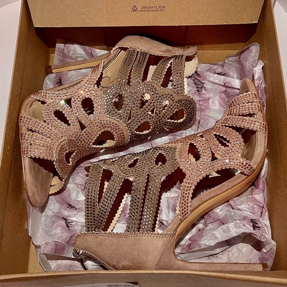 Beautiful Jessica Simpson Two Tone Suede Heels with Rhinestones - Size 7